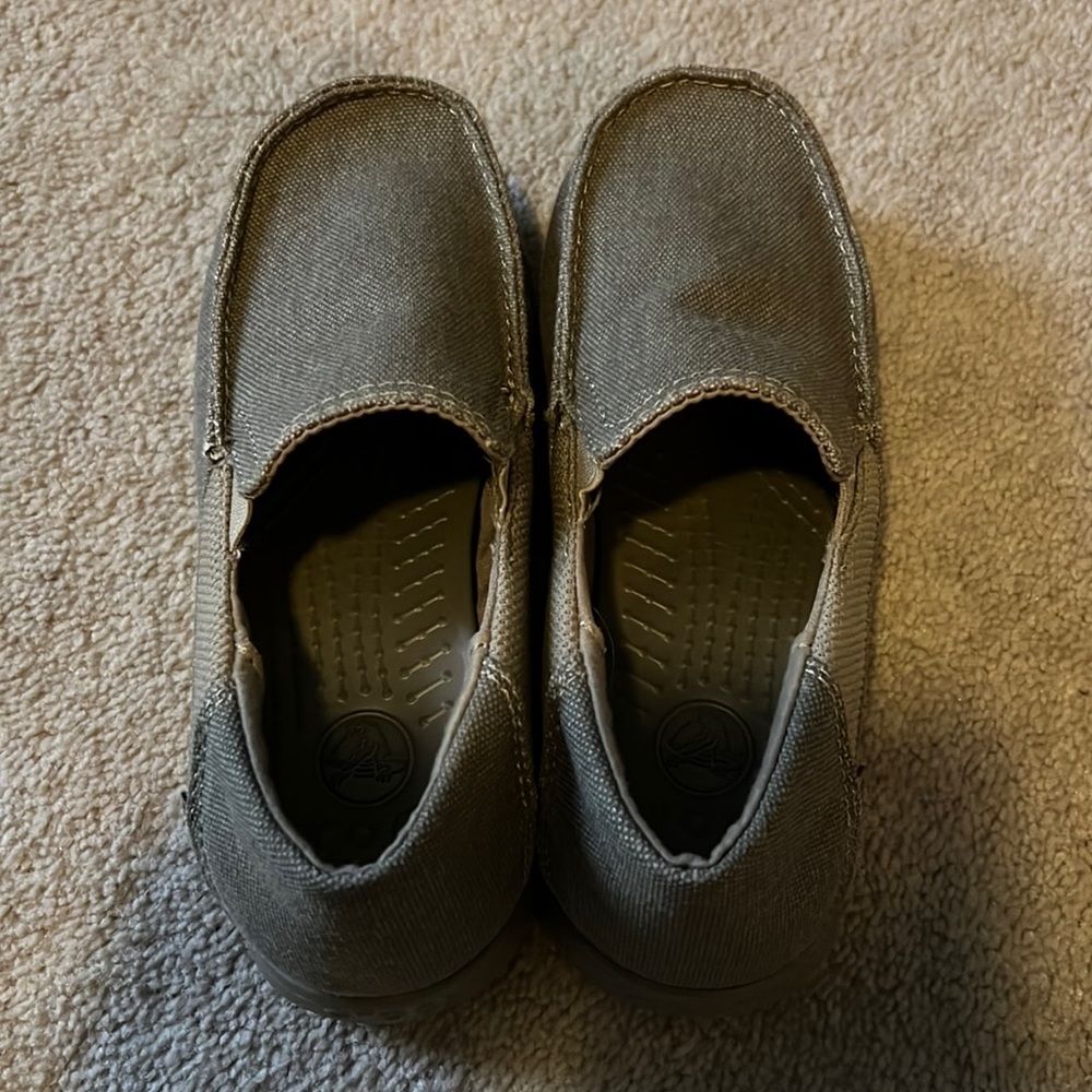 Boys tan crocs